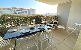 3P Climatise Avec Parking, Piscine, Proche Plage Et Commerces A Sete - Fr-1-338-497